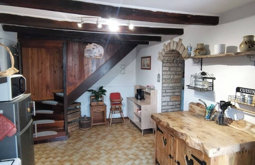 Cunfin House | At the foot of the Champenois vineyards house situated between vineyards and the Champenois forest