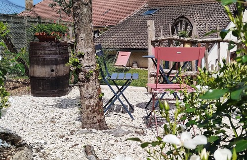 Cunfin House | At the foot of the Champenois vineyards house situated between vineyards and the Champenois forest