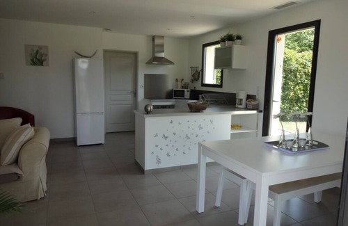 Monteux Cottage | At the foot of Ventoux, between Avignon and Carpentras, air-conditioned gite with swimming pool