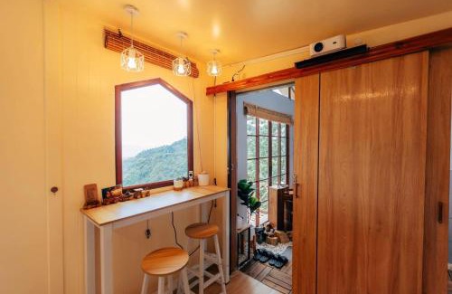 Chiang Rai Province House | At The Mountain Cottage, Tiny Home at Doichang with Hot tub Included Breakfast and Dinner