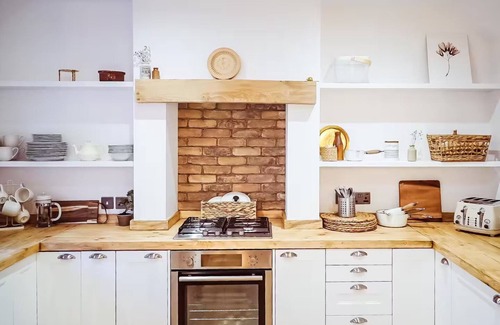 Broughty Ferry Cottage | At The River - A Fairytale Cottage by the Beach