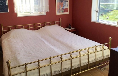 Kampersvik Apartment | At the sea of the West Coast for the small family