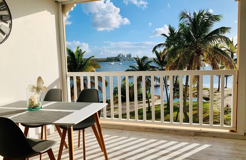 Nettle Bay Condo | At the water's'edge! Magnificent Studio completely renovated with panoramic sea view