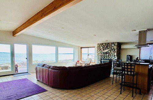 Coupeville House | At the Water's Edge! Fantastic Beach & Amazing Views!