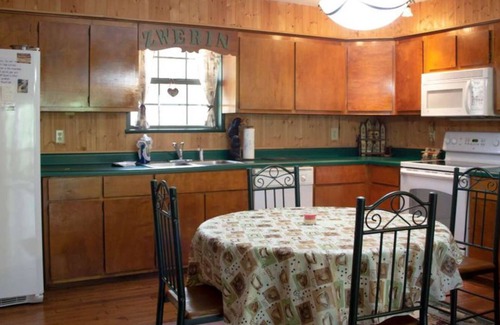 Murphy Cabin | "At Waters Edge" 3 bedroom cabin directly on the lake with dock.