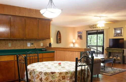 Murphy Cabin | "At Waters Edge" 3 bedroom cabin directly on the lake with dock.