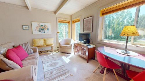 Elkhorn House | Atelier Condo 1080