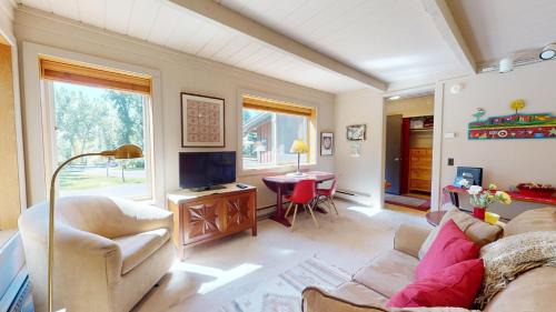Elkhorn House | Atelier Condo 1080