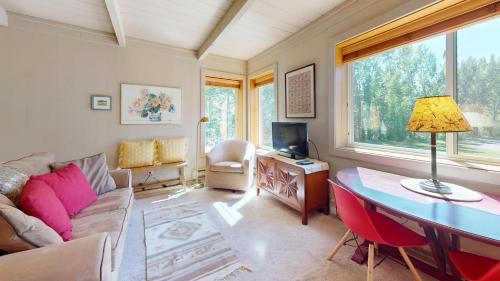 Elkhorn House | Atelier Condo 1080