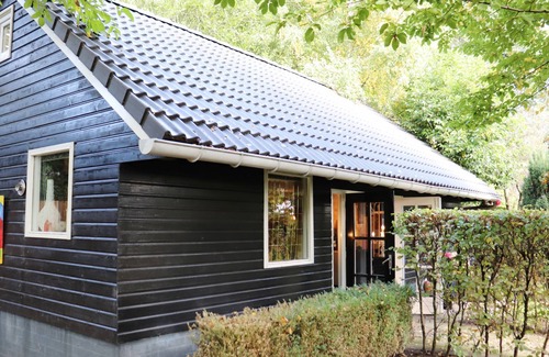 Sleen House | Atelier House With hot tub