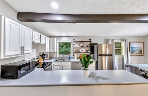 Dallas House | ATH - Dallas-2BR - Pet Friendly-Tranquil (Cole)