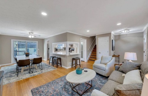 Acworth House | ATH · Entire Home - Pets and long stays - Fenced yard