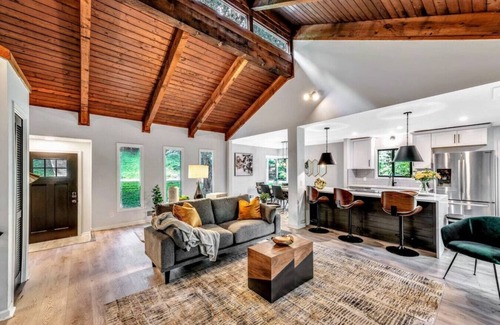 Marietta House | ATH -Marietta -4BR -Pet Friendly-Lassiter (northpoint)