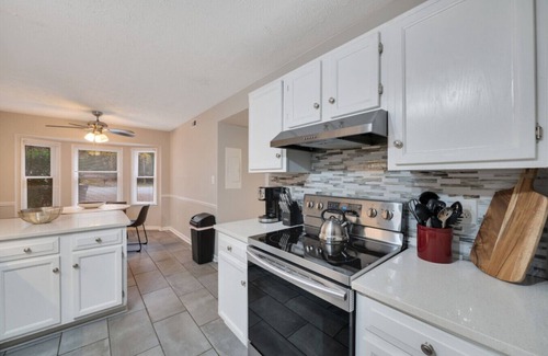 Smyrna House | ATH - Sleeps 4 - 2 Beds - Pet friendly - CC1