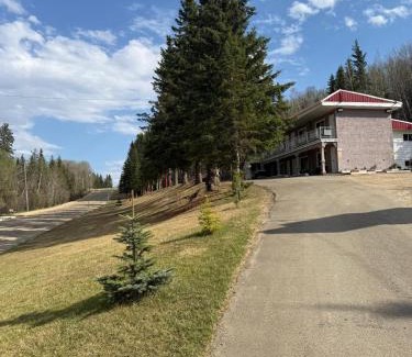 Athabasca Hotel | Athabasca Hillside Motel