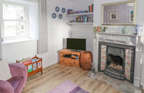 Fenagh Cottage | ATHEIRI COTTAGE, family friendly in Ballinamore, County Leitrim