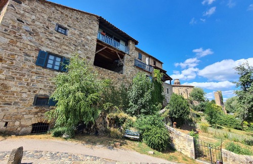 Lavaudieu Bed & Breakfast | Athelis Room - Cozy Upstairs for 2 in Lavaudieu