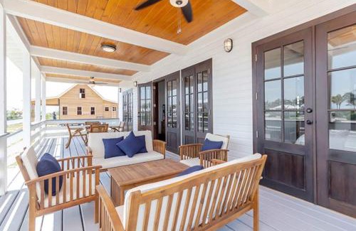San Pedro House | Athena's Mahogany House and The PoolClub at Mahogany Bay!