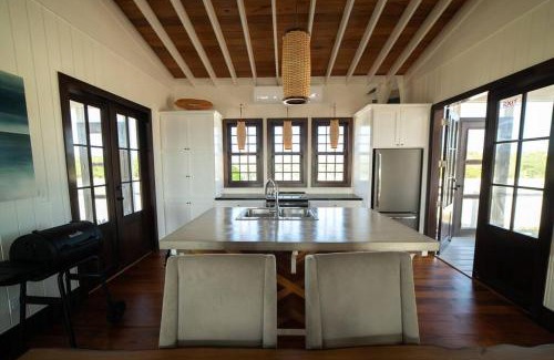San Pedro House | Athena's Mahogany House and The PoolClub at Mahogany Bay!