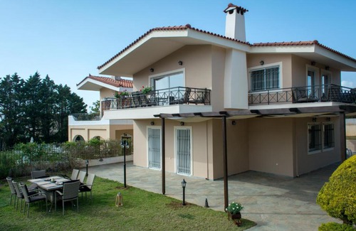 Palaia Fokaia House | Athenian Riviera Family House
