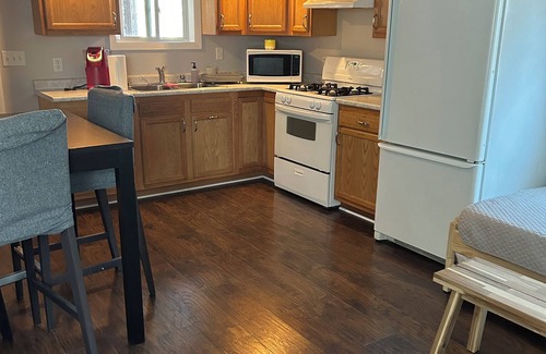 Sharpsburg Apartment | Athens County Getaway