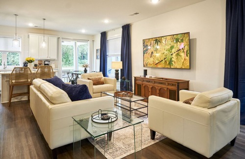Athens House | Athens Luxury - King Master ~ 3Bdrm Home ~ 1 mile to Downtown ~ Minutes to UGA