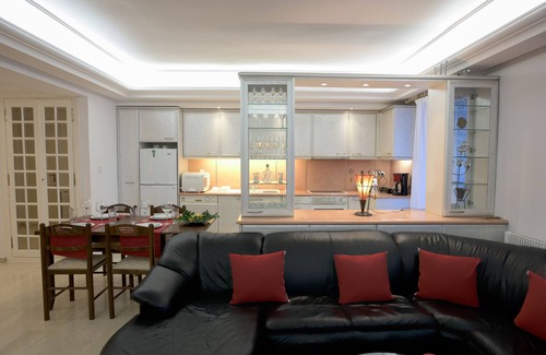 Kinosargous Apartment | Athens Urban Visions Art Apartment. Breath taking Views to Acropolis.