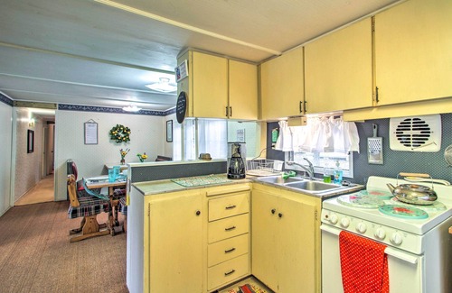 Athens Cabin | Athens Vintage Fishing Cabin on Elk River!