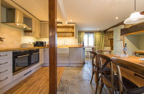 Ilminster Other | Atherstone Farmhouse - thatched farmhouse sleeps 10 guests in 4 bedrooms