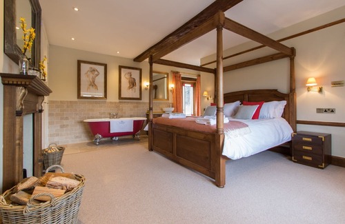 Ilminster Other | Atherstone Farmhouse - thatched farmhouse that sleeps 14 guests in 6 bedrooms