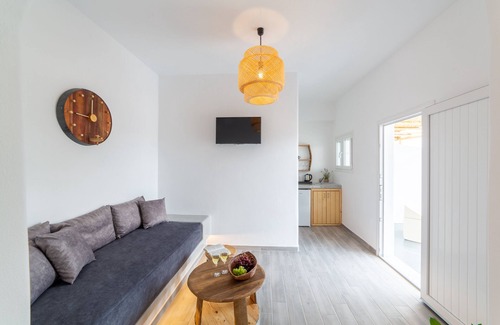 Agios Georgios House | Athiri Luxury Suites Perivolos