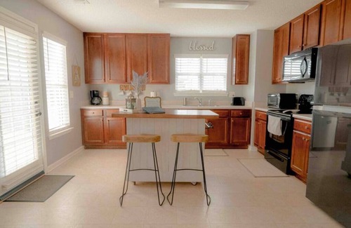 Houston County House | AtHome+1 Stay | Suburban 3 BR | Fenced Yard