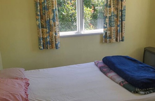 Atiamuri House | Atiamuri Village Bach - Waterskiing, Waikato River Trail