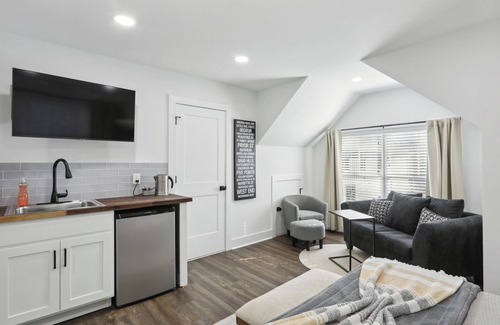 East Side Apartment | Atlanta/Boulevard Heights Carriage House