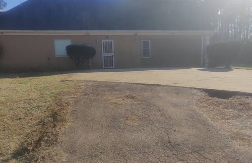 Fairburn House | Atlanta Home Away, LLC