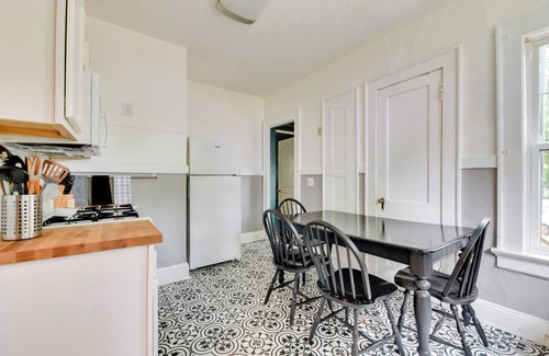 Atlanta House | Atlanta Home w/Deck: 6 Mi to Downtown!