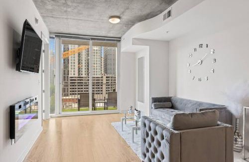 Midtown Apartment | Atlanta Midtown High-Rise Condo With King Bed Free Parking and Balcony With View