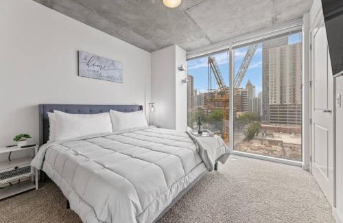 Midtown Apartment | Atlanta Midtown High-Rise Condo With King Bed Free Parking and Balcony With View