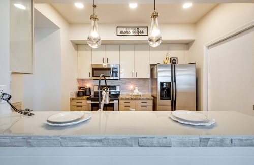 Colonial Homes Condo | Atlanta Rental w/Balcony: Near Buckhead!