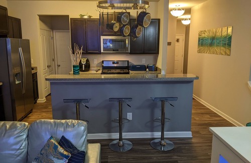 Woodstock House | Atlanta Suburban Townhouse with Hot Tub & Pool Table! - Woodstock, GA