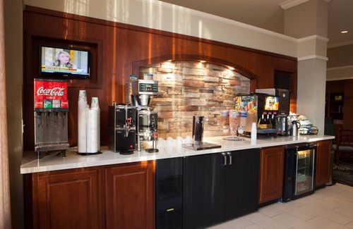 Buckhead Village Condo | Atlanta Suite with Free Shuttle| Pool Access