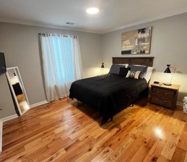 Summerhill House | Atlanta Unit 2 Room 1 - Quiet Private Bedroom Private Bathroom