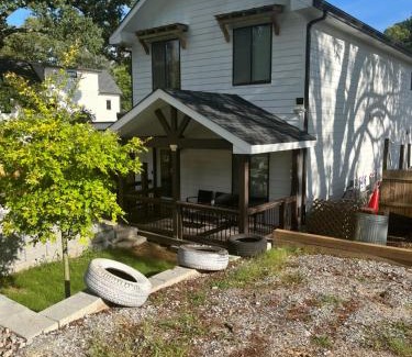 Summerhill House | Atlanta Unit 2 Room 3 - Atlanta Bests Kept Secret Private Bedroom & Bathroom