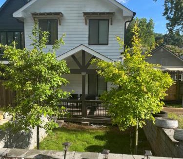 Summerhill House | Atlanta Unit 2 Room 3 - Atlanta Bests Kept Secret Private Bedroom & Bathroom