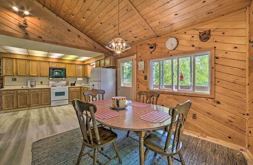 Atlanta Cabin | Atlanta Waterfront Cabin w/Dock & Kayaks!