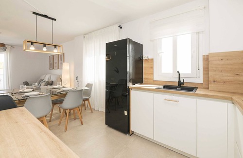 Atlanterra House | ATLANTERRA SUNSET HOME - Modern flat with shared pool only 10 minutes from the beach and w