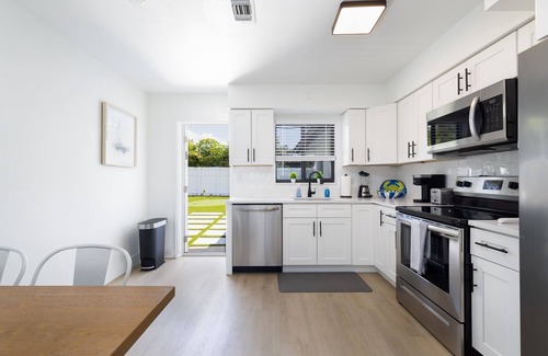 Coral Shores Apartment | Atlantic Bay. Private Yard with Putting Green. 1.3 Miles to Beach