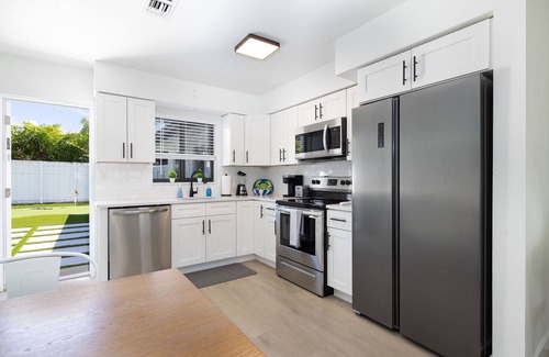 Coral Shores Apartment | Atlantic Bay. Private Yard with Putting Green. 1.3 Miles to Beach