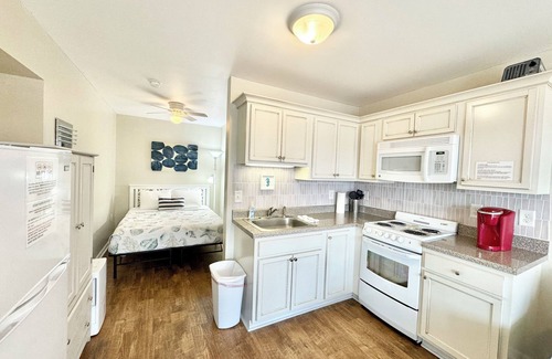 Atlantic Beach Apartment | 🏖️Atlantic Beach🏄Sunny Partial Ocean View Studio😎Pool🏊