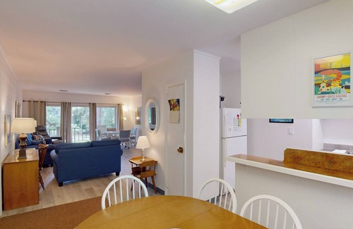 Jekyll Island Apartment | ATLANTIC BREEZE #5 2 bedrooms, 2 bathrooms
